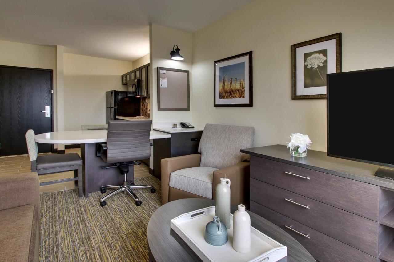 Candlewood Suites - Wichita East By Ihg Exterior photo